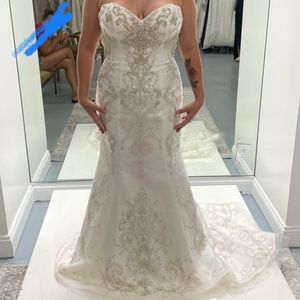 Casablanca Size 12 wedding dress in Ivory